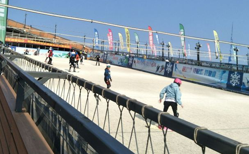 成都新都尖峰旱雪四季滑雪场 成都新都尖峰旱雪四季滑雪场