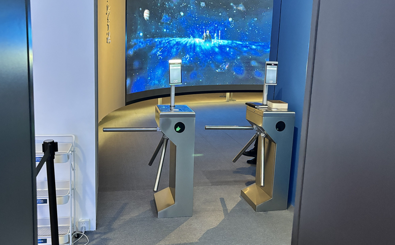 易景通专利研发，景区专用检票闸机，有何不同？